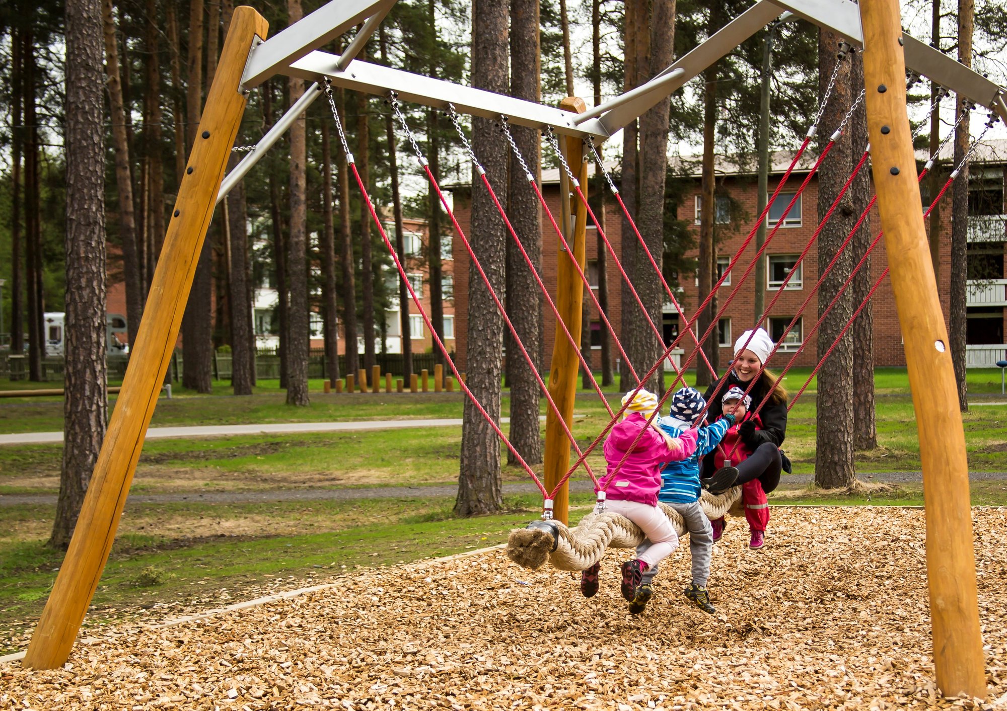 lassila-tikanoja-biowatti-uusiutuvat-energialahteet-leikkipaikkakate8 lassila-tikanoja-biowatti-uusiutuvat-energialahteet-leikkipaikkakate8