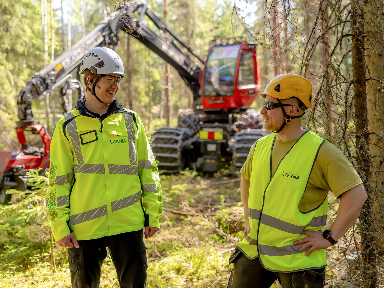metsasiantuntijat huomiovaatteissa